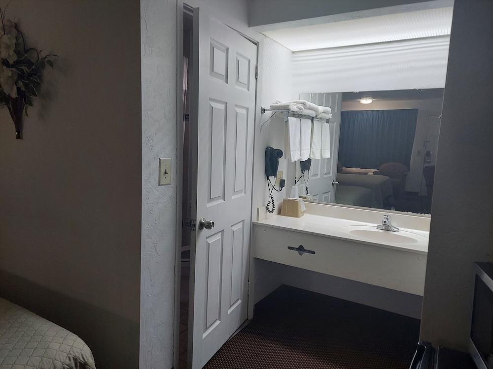 Driftwood Inn photo 14