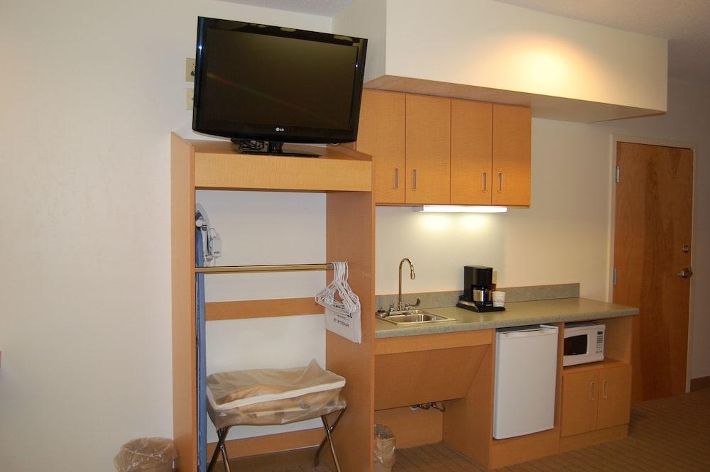 Microtel Inn & Suites by Wyndham Plattsburgh photo 29