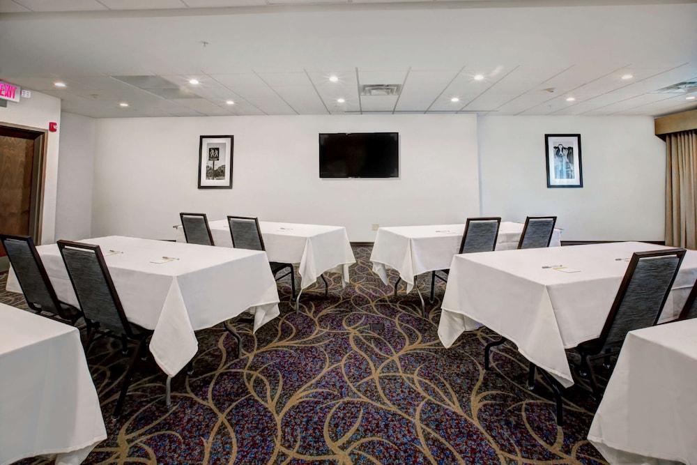 Hampton Inn & Suites Baltimore/Aberdeen photo 29
