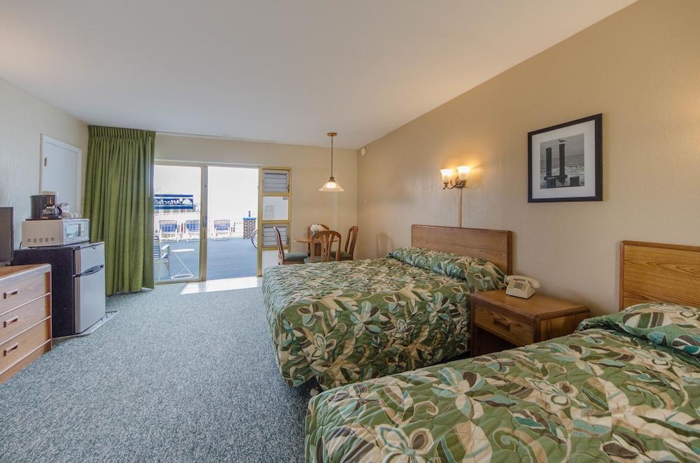 Attache Motel photo 56
