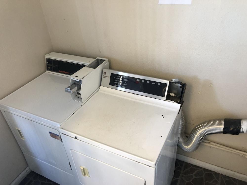 Super 8 by Wyndham Ridgecrest photo 30