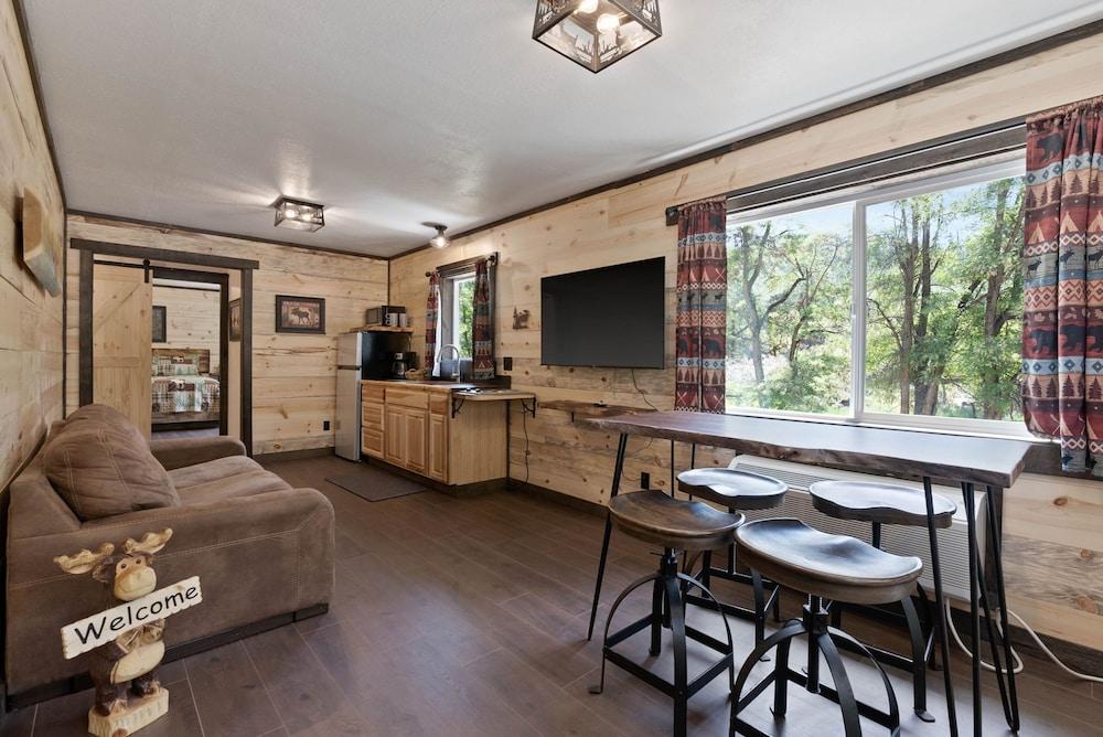 Lake Village Lodge photo 2