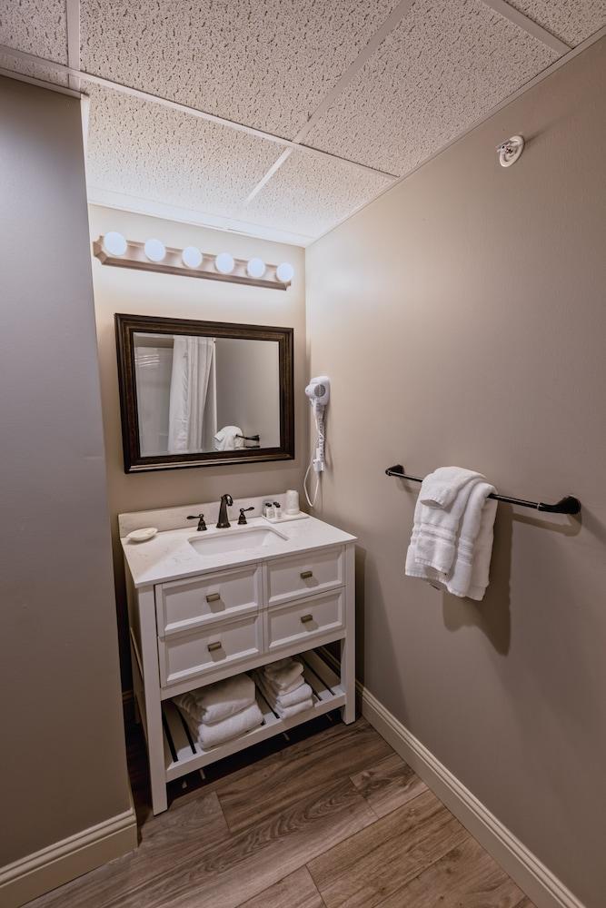The Inn at Elijah McLeans photo 15