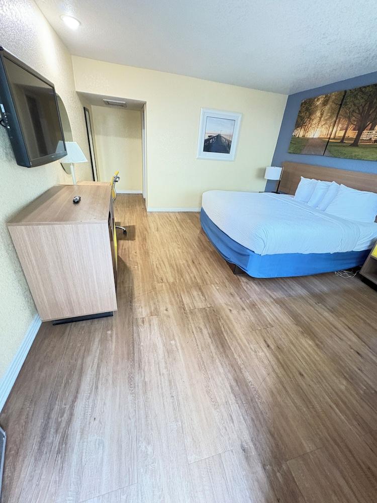 University Inn Gainesville photo 10