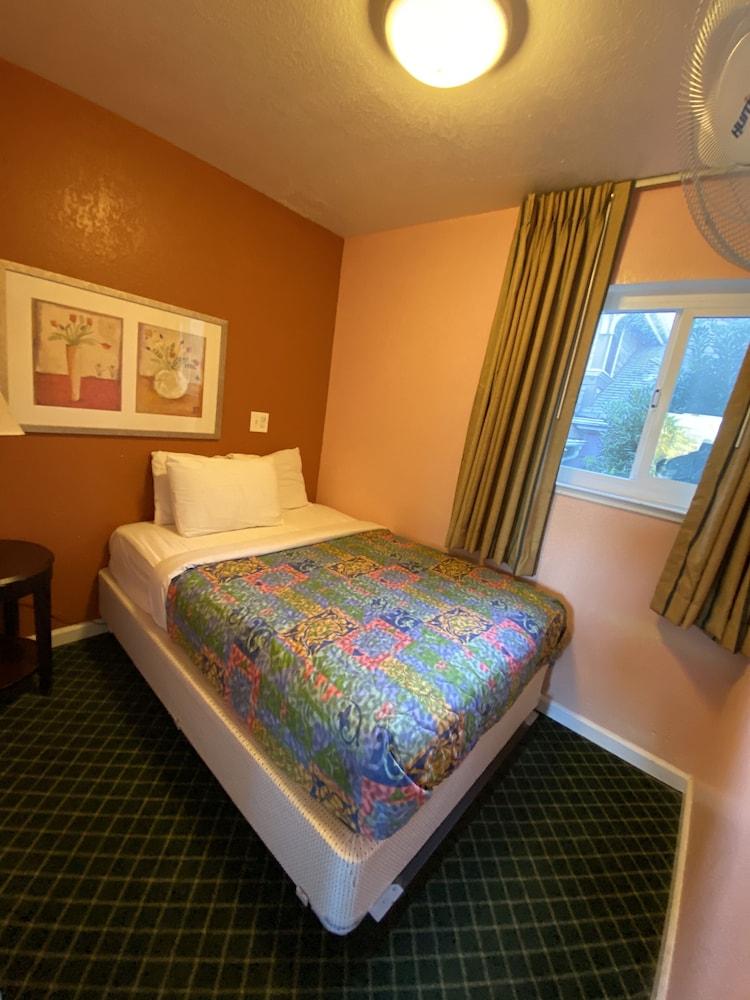 Fireside Inn Santa Cruz photo 27