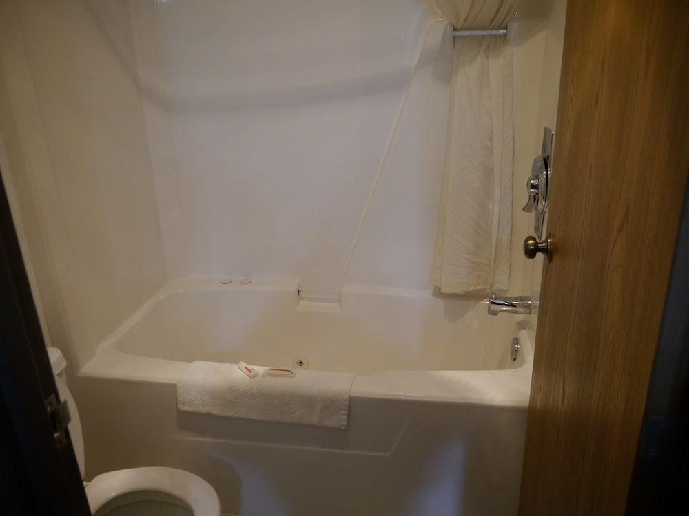 Westwood Inn & Suites Kimball I 90 photo 7