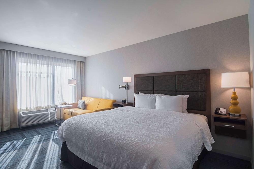 Hampton Inn Chicago North-Loyola Station photo 24