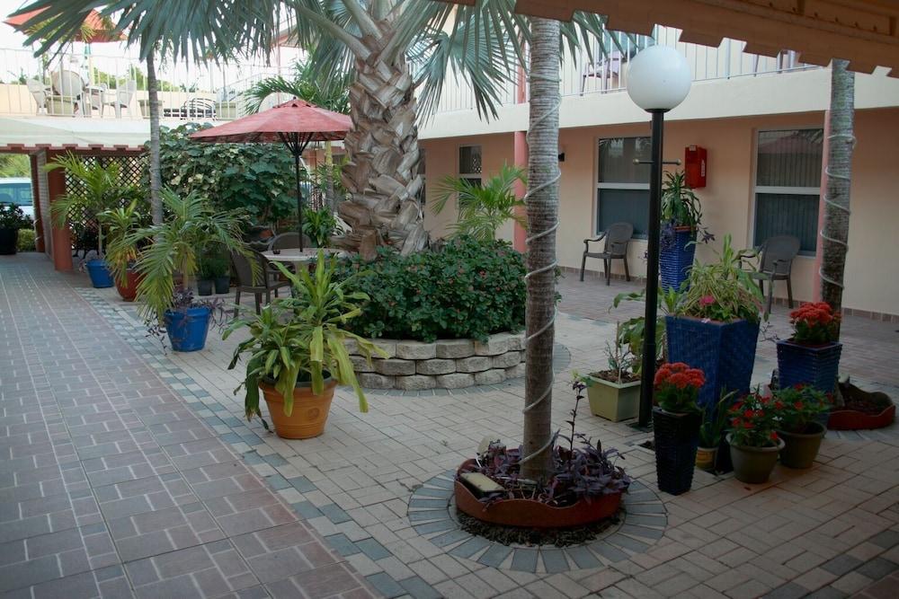 Lago Mar Motel and Apartments photo 40