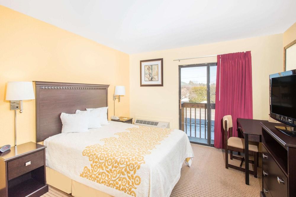 Days Inn by Wyndham Colchester Burlington photo 7