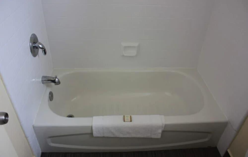 ECONOMY INN photo 17