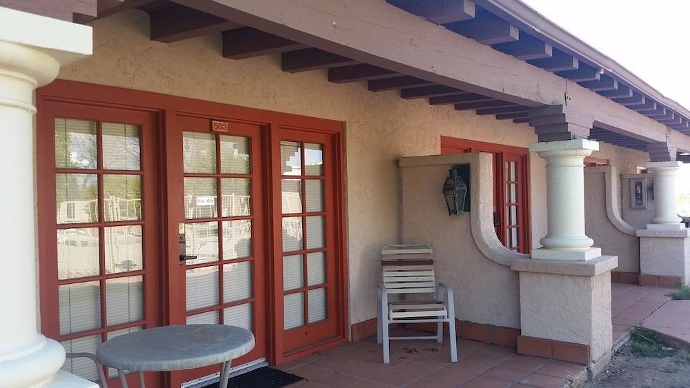 Mesa Golf Inn & Suites photo 1