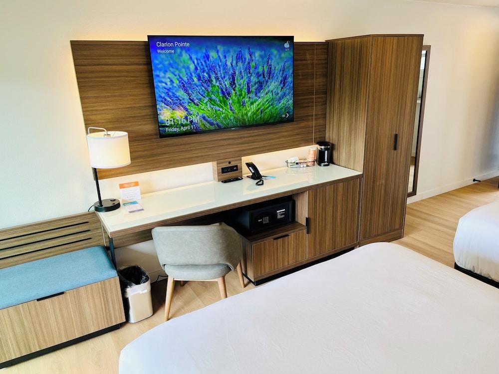 Clarion Pointe Mount Vernon - Burlington photo 6