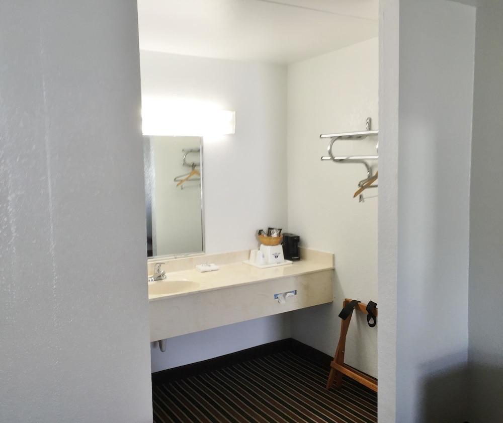 American Inn photo 11
