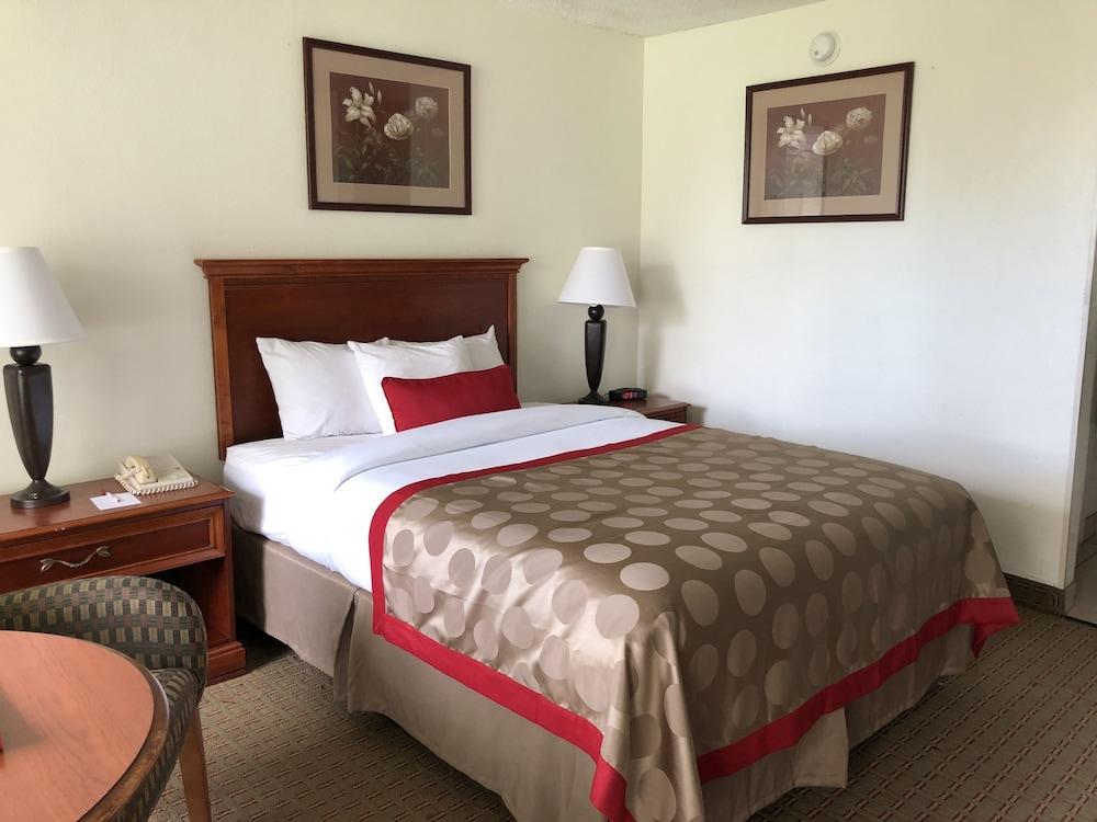 Ramada by Wyndham New Iberia photo 32