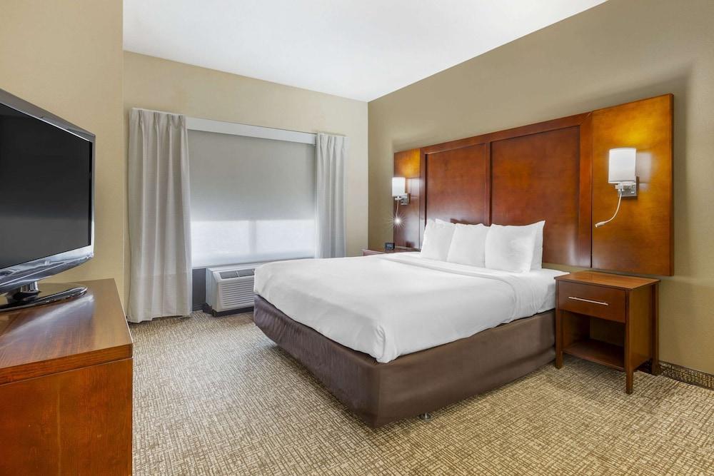 Comfort Suites Wilson I-95 photo 17
