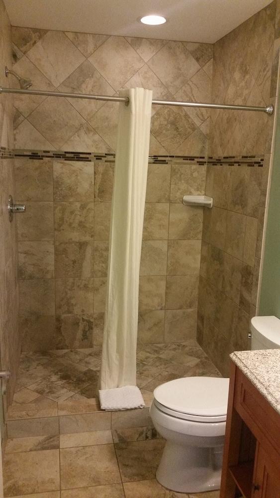 Edgewater Inn photo 28