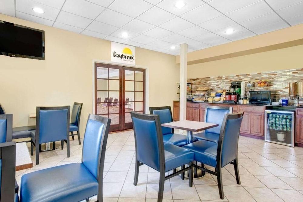 Express Inn photo 9