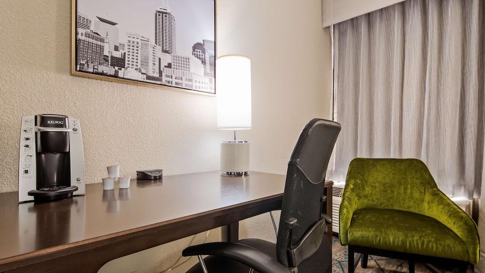 Best Western Plus Indianapolis NW Hotel photo 14