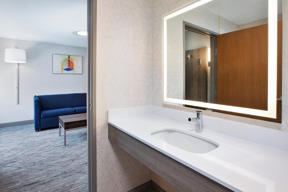 Holiday Inn Express & Suites Buffalo by IHG photo 28
