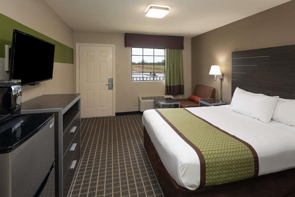 Days Inn & Suites by Wyndham Athens Alabama photo 13