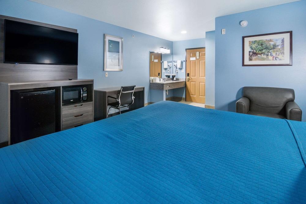 Rodeway Inn Carrollton I-35E photo 8