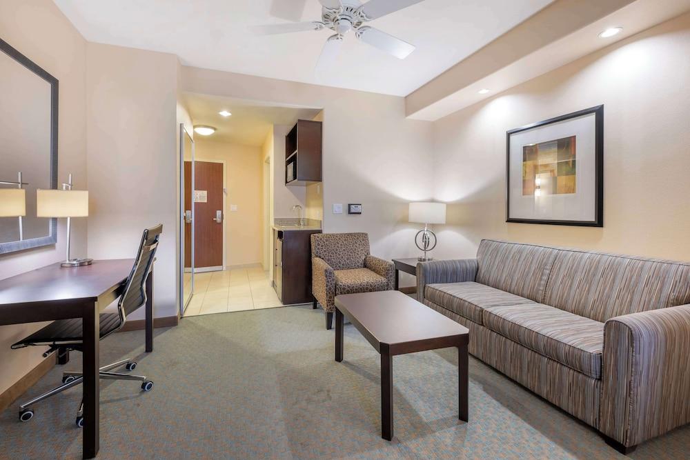 Best Western Plus Midland Suites photo 23