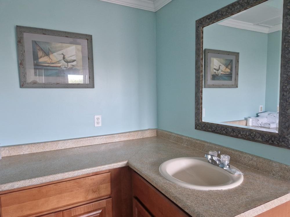 Sandcastle Beachfront Inn photo 5
