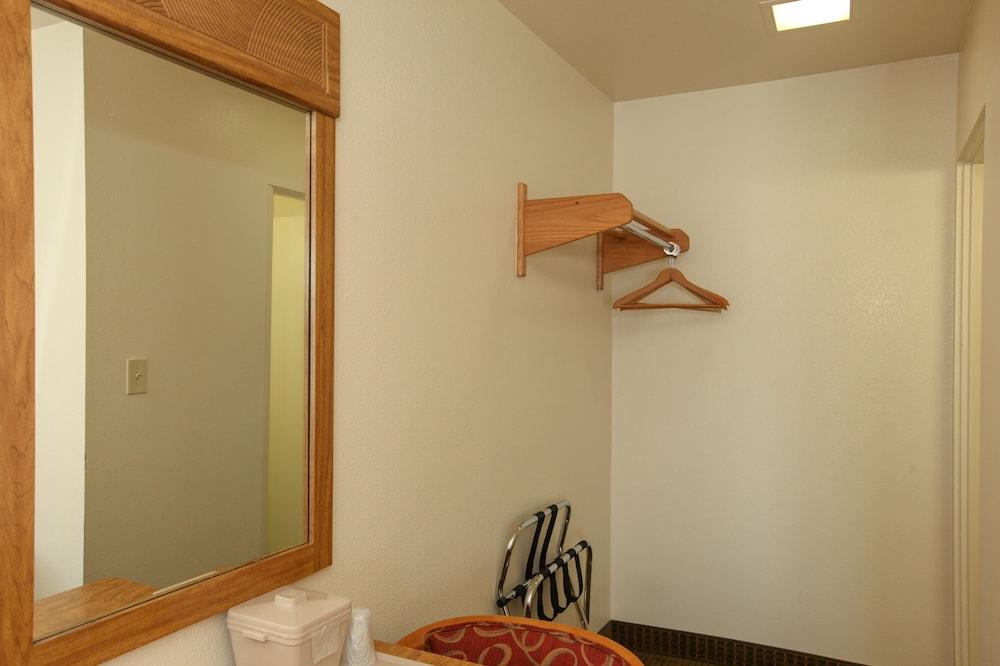 Highland Country Inn photo 21