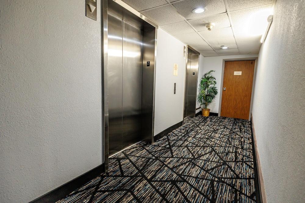 New Victorian Inn & Suites photo 19