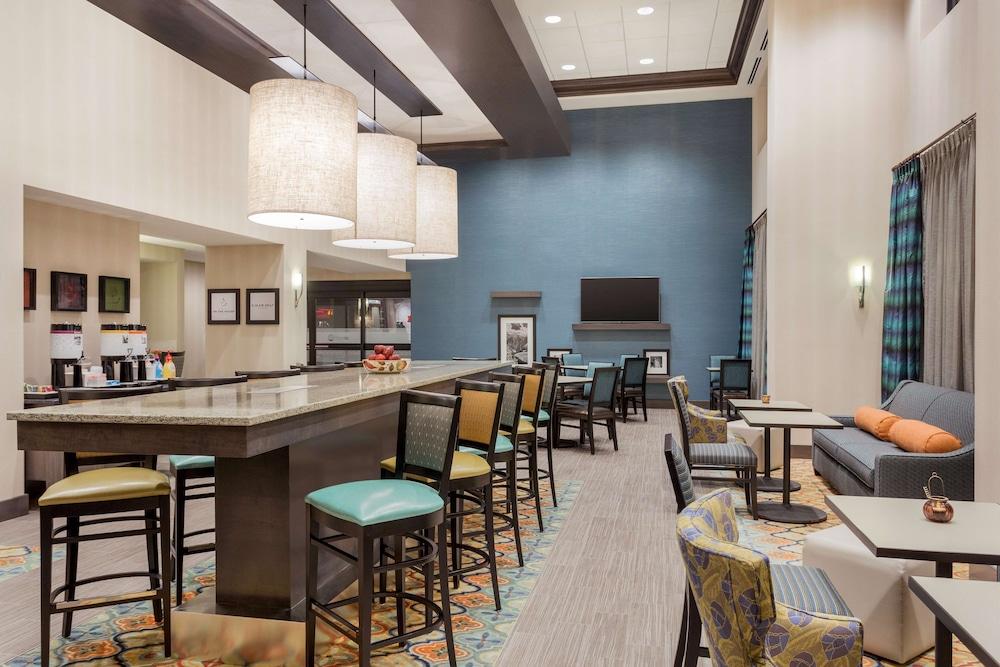 Hampton Inn & Suites West Des Moines/SW Mall Area photo 3