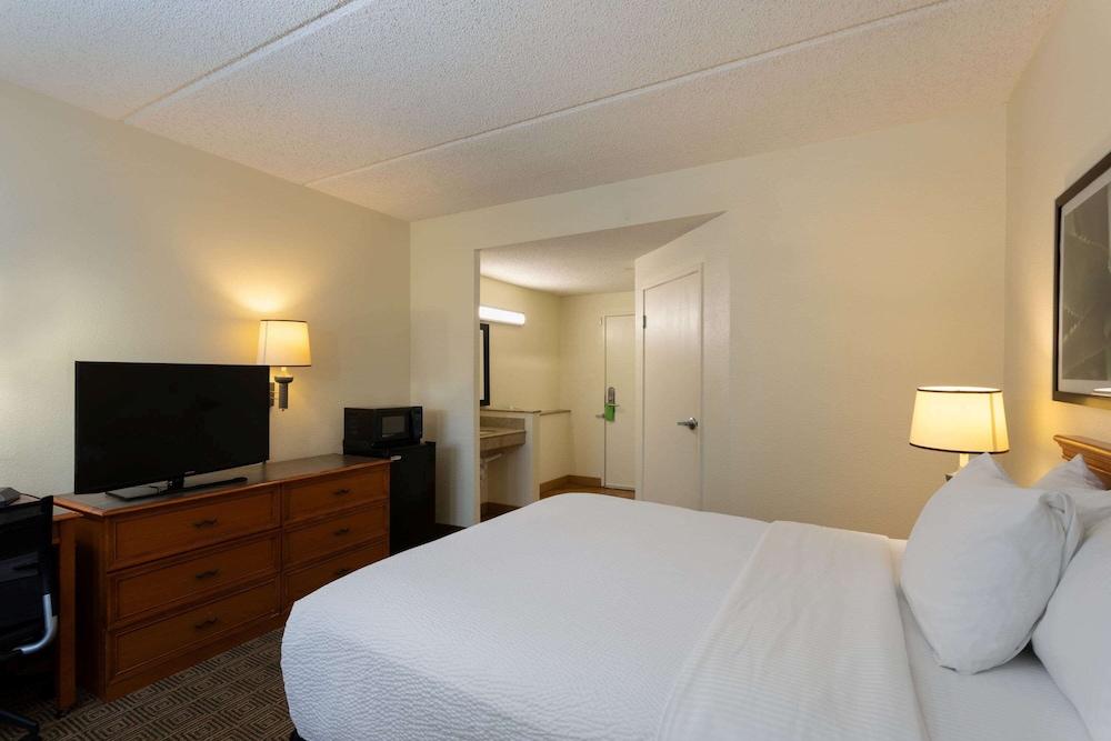 La Quinta Inn & Suites by Wyndham Jacksonville Mandarin photo 5