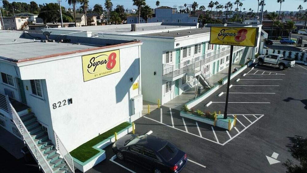 Super 8 by Wyndham Oceanside Downtown photo 94