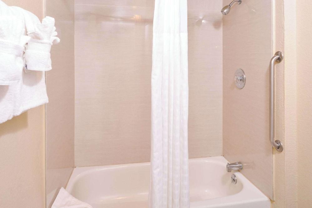 Rancho Cordova Inn photo 21