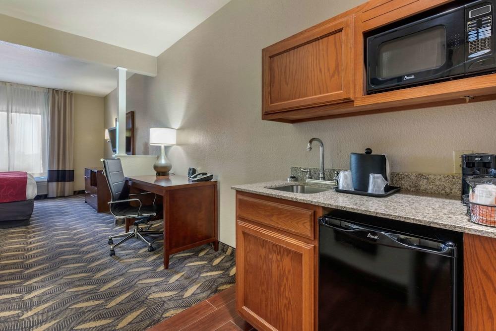 Comfort Suites Rolla photo 38