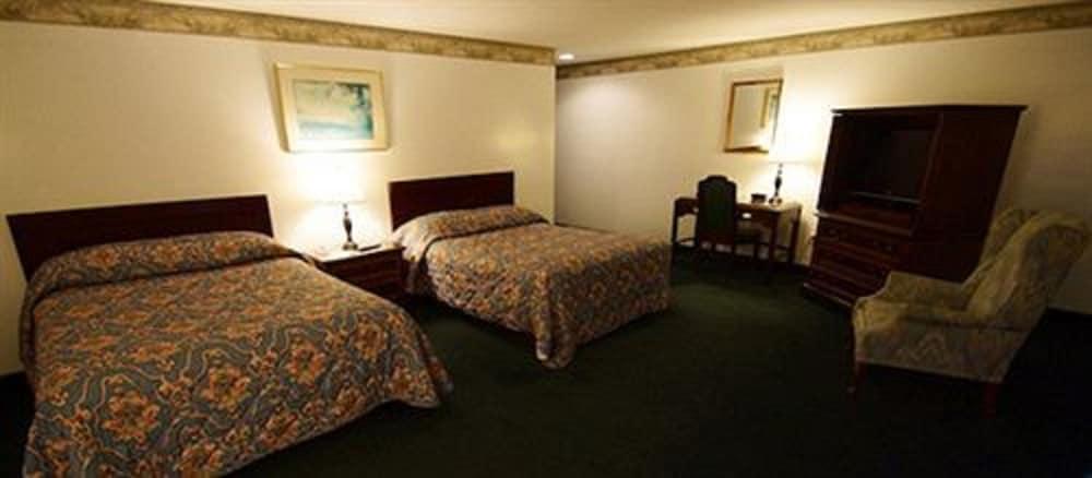 Travelers Inn photo 17