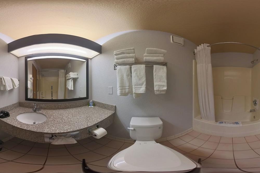 Blue Way Inn & Suites Eagan photo 12