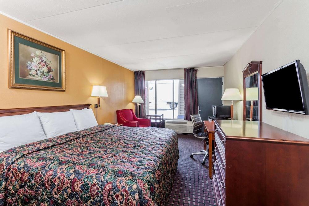 Days Inn by Wyndham Seymour photo 4