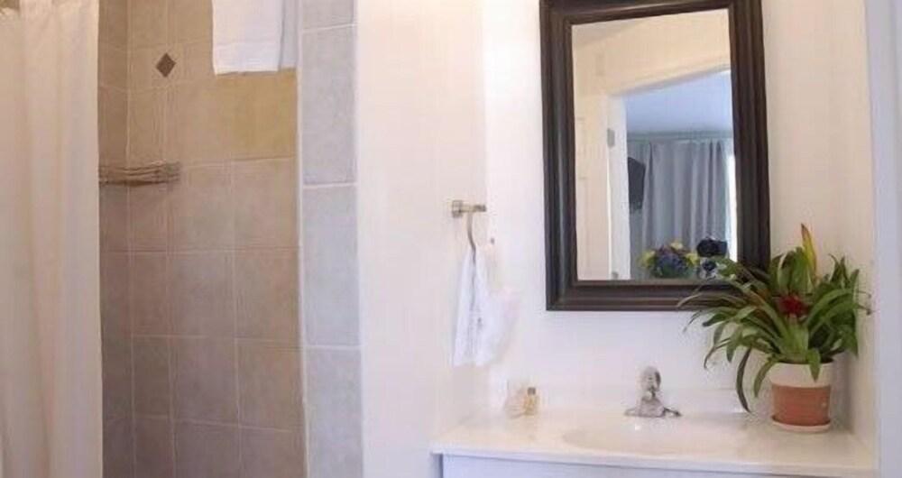 The Cabanas Guesthouse & Spa - Caters to Gay Men photo 33