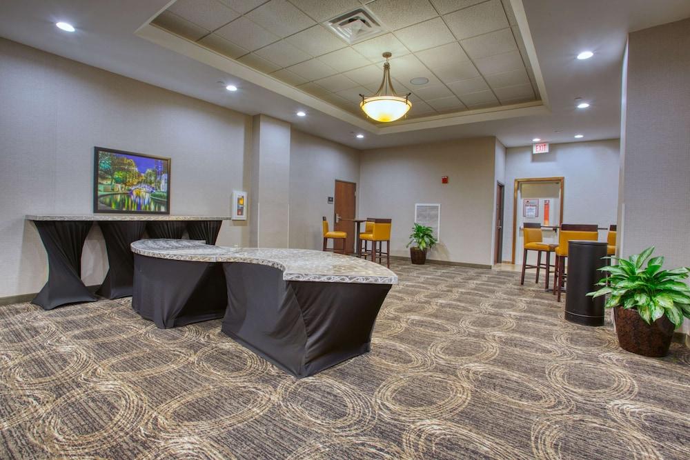 Drury Inn & Suites Near La Cantera Parkway photo 84
