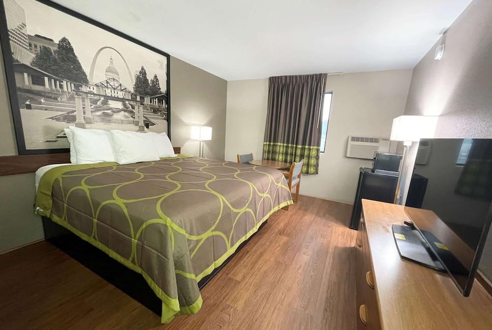 Super 8 by Wyndham Eureka/Six Flags Nearby photo 24