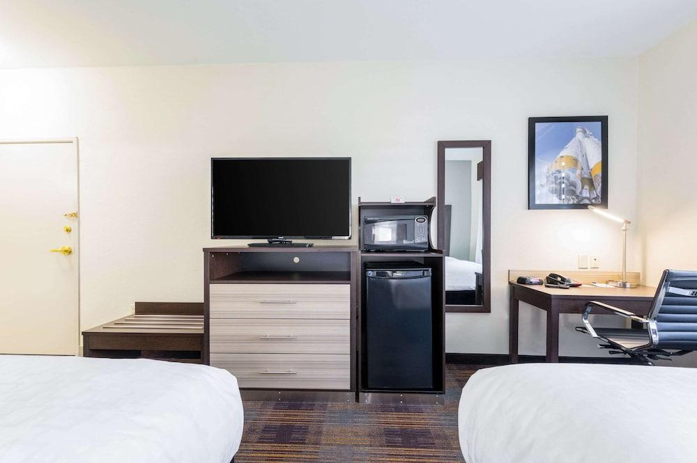 Clarion Pointe Madison Huntsville photo 40