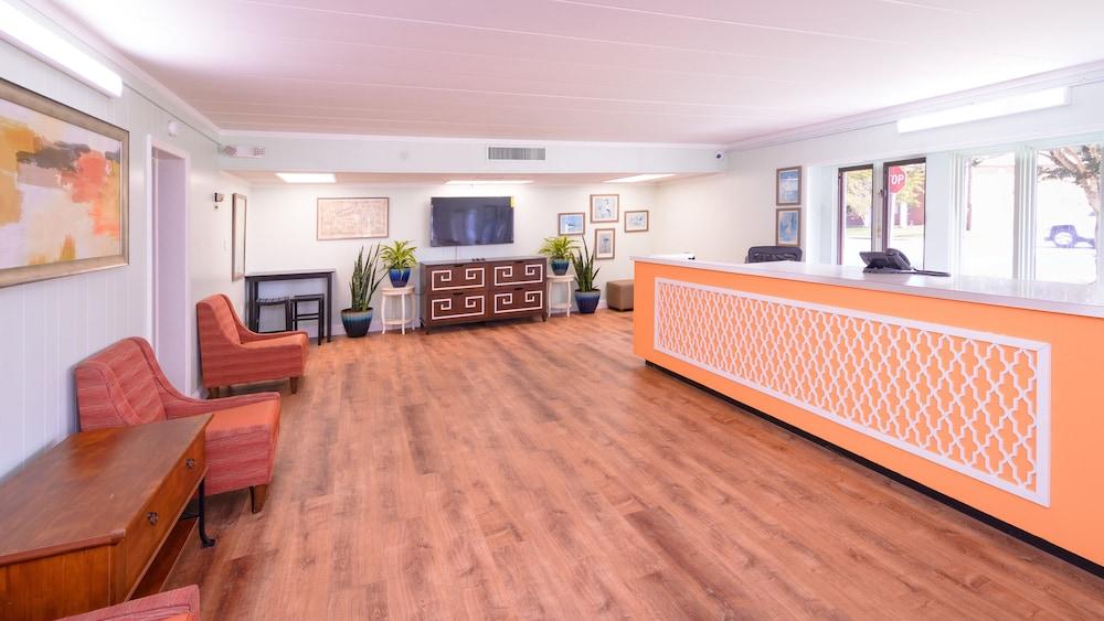 Heart of Manteo Motor Lodge photo 12