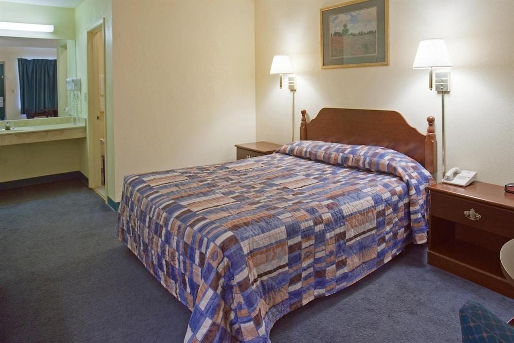 Americas Inn photo 6