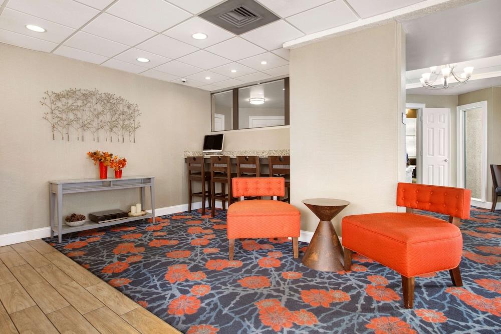 Clarion Pointe Morrow - Atlanta South photo 24