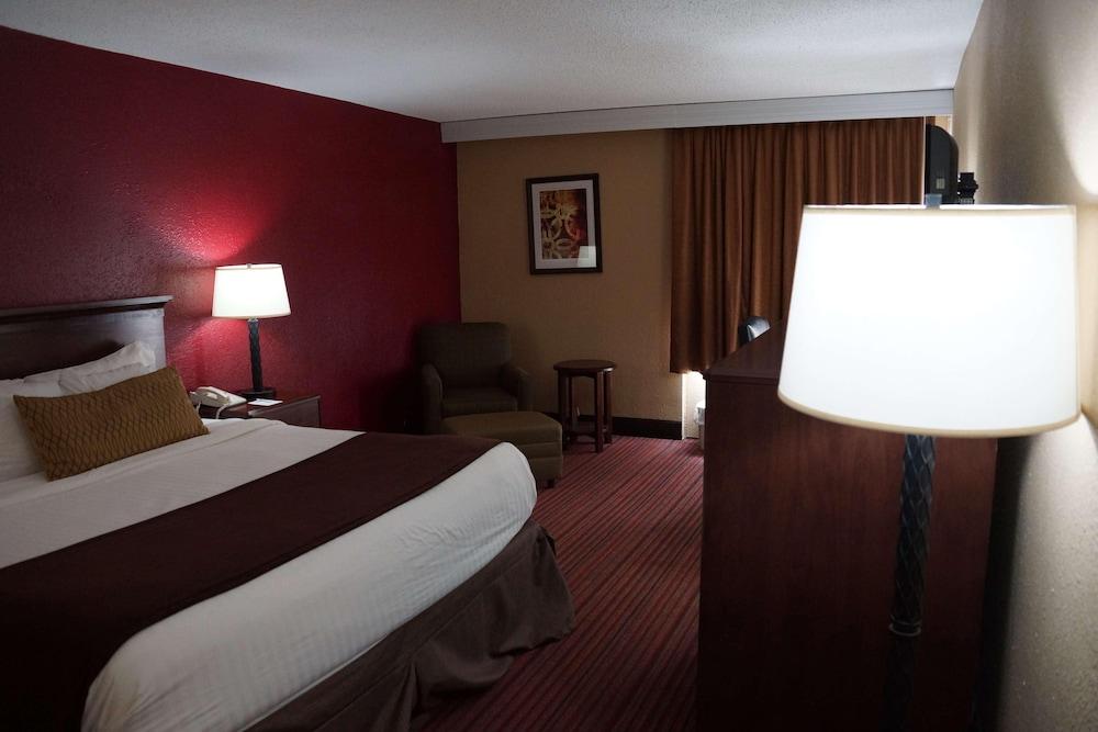 Baymont by Wyndham Richmond KY photo 16
