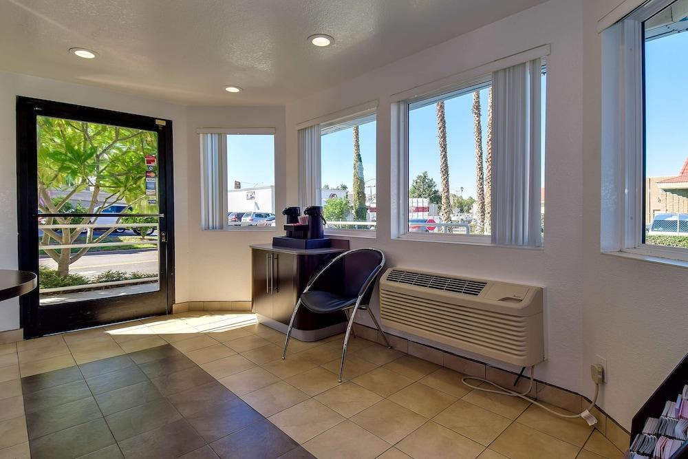 Motel 6 Riverside, CA - South photo 3