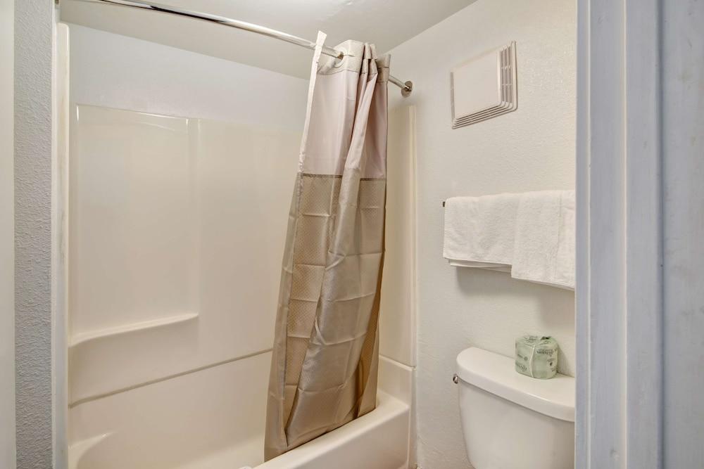 Motel 6 Dallas, TX - Forest Lane photo 19