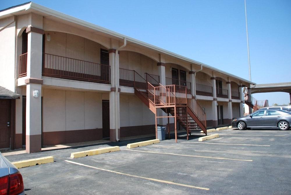 Apple Tree Inn Tyler Lindale photo 26