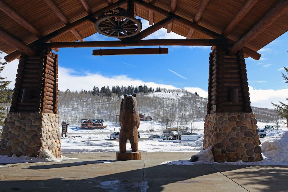 Daniels Summit Lodge photo 43