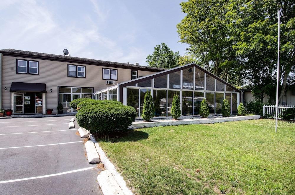 Econo Lodge West Yarmouth on Cape Cod photo 7